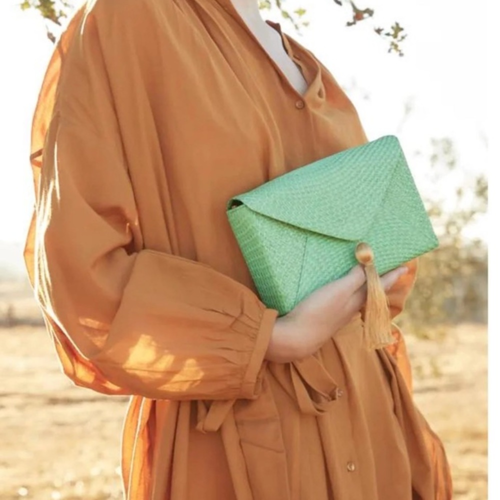 Kayu Cassia Clutch - Picture 2 of 5